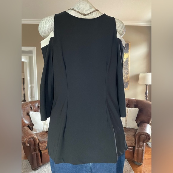 Boston Proper Beyond Travel Three Quarter Sleeve Cold Shoulder Top - Picture 3 of 6